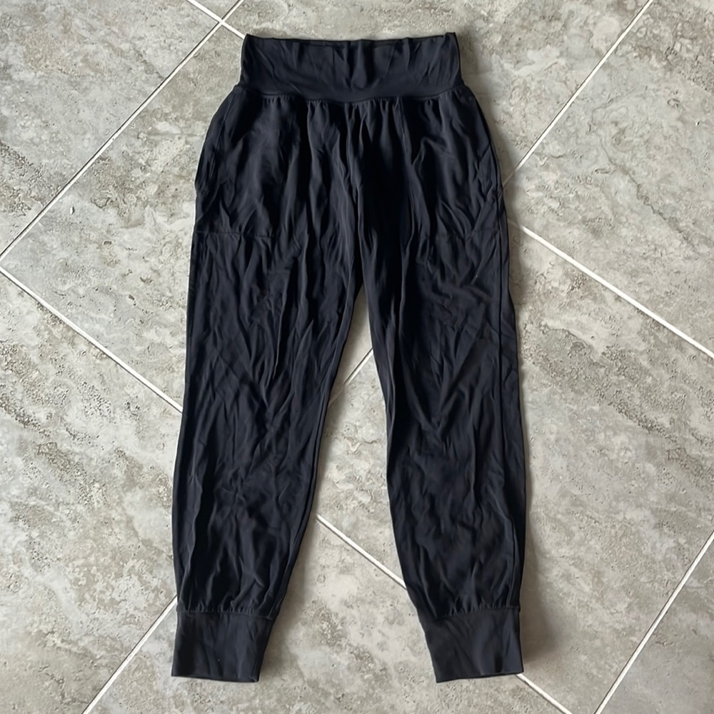 Soft athletic jogger’s